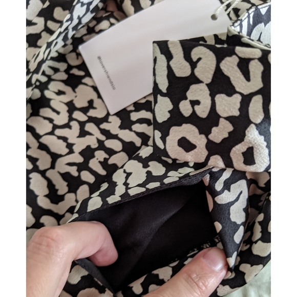 🆕 Lovers + Friends Macie Pants in Black Leopard Size Small - Picture 9 of 13